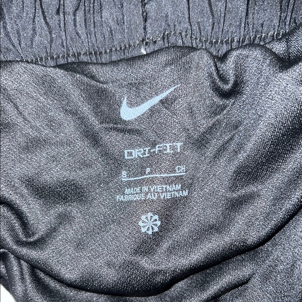 Nike Women's Black and White Shorts - Picture 4 of 4